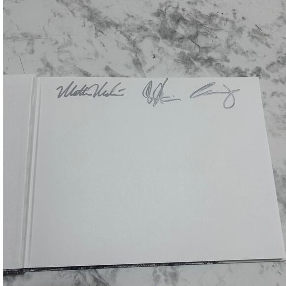 The Art Of Guild Wars 2 Hardcover Book SIGNED 128 PGS English Art 2007-2009 Blk - Picture 5 of 16